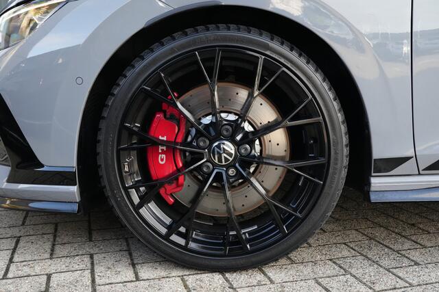 Volkswagen GOLF 8.5 2.0 TSI GTI Clubsport 300pk Akrapovic/Panoramadak/360Camera