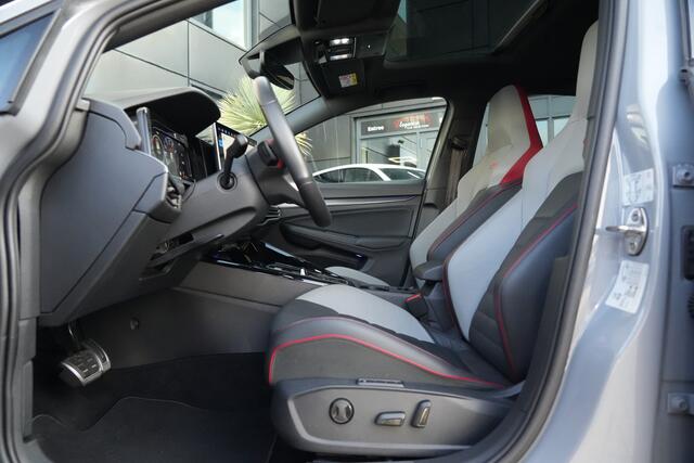 Volkswagen GOLF 8.5 2.0 TSI GTI Clubsport 300pk Akrapovic/Panoramadak/360Camera