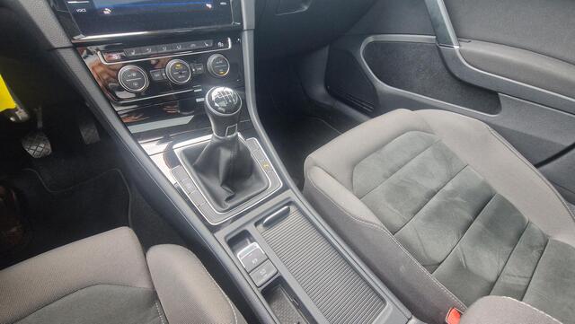 Volkswagen GOLF 1.5 TSI Highline | 150PK | Elektr.glazen pano.dak | Virtual Cockpit | ergoActive stoelpakket | Trekhaak | Adaptive Cruise | Camera| LMV