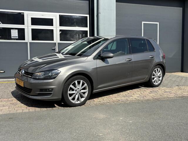 Volkswagen GOLF 1.4 TSI Highline Led| Camera| PDC V+A| Sportstoel | Stoelverwarming| Trekhaak