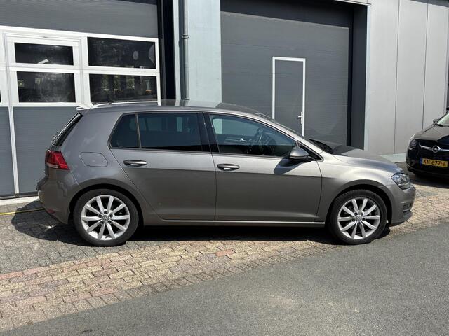 Volkswagen GOLF 1.4 TSI Highline Led| Camera| PDC V+A| Sportstoel | Stoelverwarming| Trekhaak