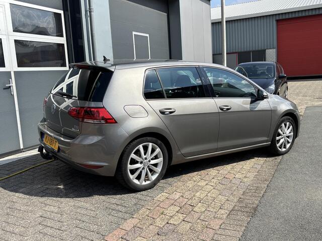 Volkswagen GOLF 1.4 TSI Highline Led| Camera| PDC V+A| Sportstoel | Stoelverwarming| Trekhaak