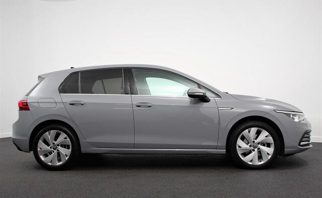 Volkswagen GOLF 1.5 eTSI 150pk DSG Style | Navigatie | Climate Control | Camera | Parkeer sensoren V+A | Adaptive cruise control | Extra Getint Glas | Stoel/Stuurverwarming