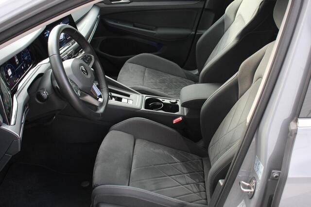 Volkswagen GOLF 1.5 eTSI 150pk DSG Style | Navigatie | Climate Control | Camera | Parkeer sensoren V+A | Adaptive cruise control | Extra Getint Glas | Stoel/Stuurverwarming