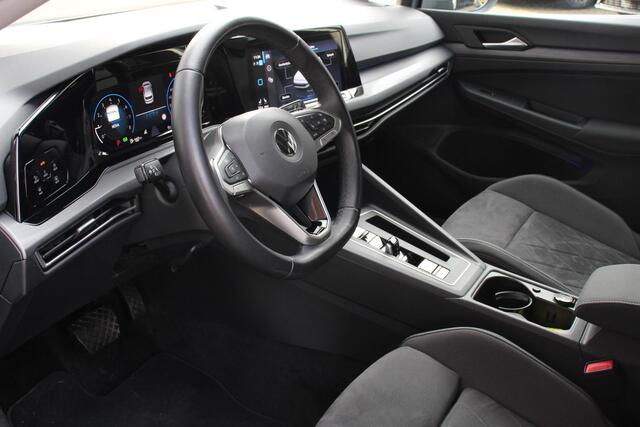 Volkswagen GOLF 1.5 eTSI 150pk DSG Style | Navigatie | Climate Control | Camera | Parkeer sensoren V+A | Adaptive cruise control | Extra Getint Glas | Stoel/Stuurverwarming