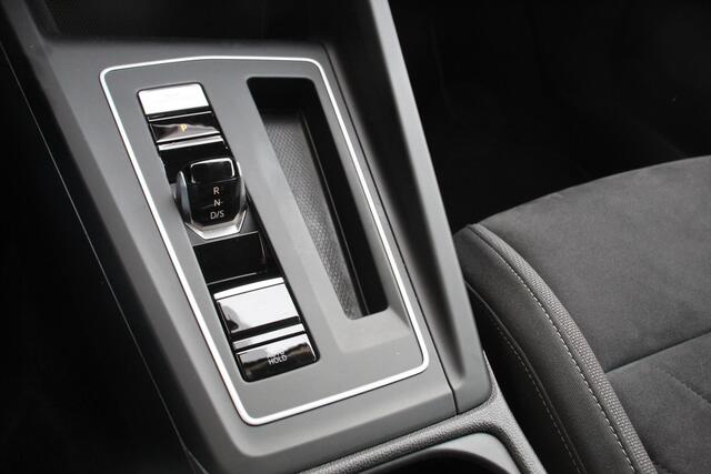 Volkswagen GOLF 1.5 eTSI 150pk DSG Style | Navigatie | Climate Control | Camera | Parkeer sensoren V+A | Adaptive cruise control | Extra Getint Glas | Stoel/Stuurverwarming