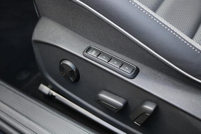 Volkswagen GOLF 1.4 eHybrid GTE 245PK (Panodak Sportleder/Memory/Ventilatie Carplay HeadUp Camera ACC IQ-Light Keyless PrivacyGlass)