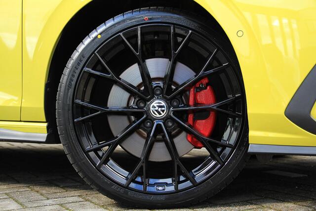 Volkswagen GOLF 1.4 eHybrid GTE Panorama dak | IQ koplampen en achterlichten | Elektrische trekhaak | 19' 8.5 R velgen | Sfeerverlichting | Yellow Metallic | Full option | BTW