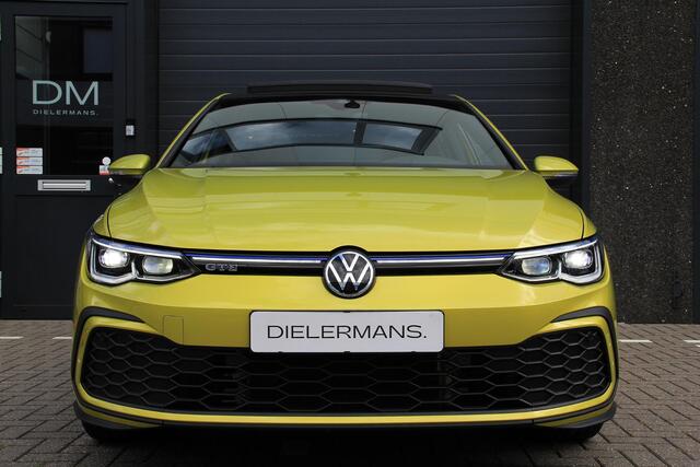 Volkswagen GOLF 1.4 eHybrid GTE Panorama dak | IQ koplampen en achterlichten | Elektrische trekhaak | 19' 8.5 R velgen | Sfeerverlichting | Yellow Metallic | Full option | BTW