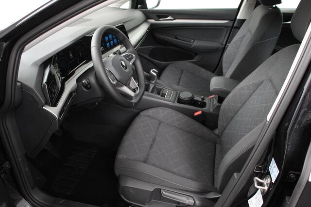 Volkswagen GOLF 1.5 TSI 130pk Life Navigatie Climate control Camera Led Parkeer sensoren Virtuel Cockpit Stoel en Stuur verwarming