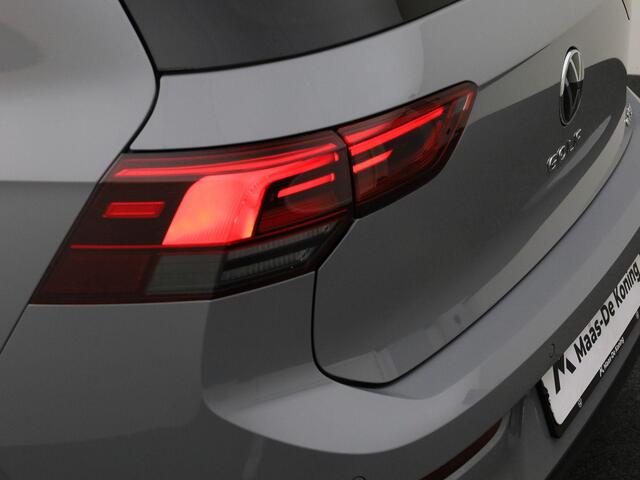 Volkswagen GOLF 1.5eTSI/150PK R-Line Blackstyle DSG · Panoramadak · Camera + Parkeersensoren · Appel/Android carplay · Garantie tot december 2025