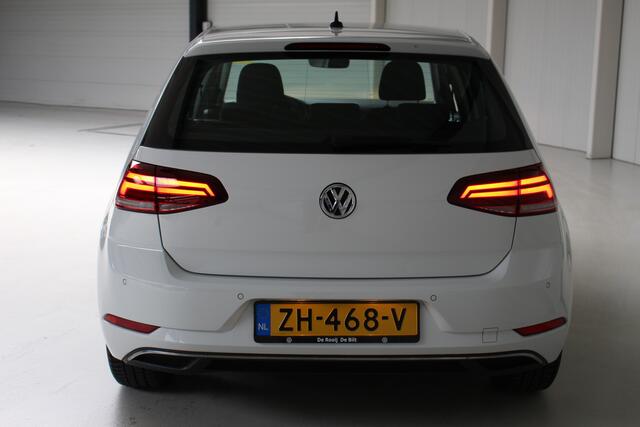 Volkswagen GOLF 1.0 TSI Comfortline Navigatie | Camera | Inklapbare buitenspiegels | Parkeersensoren