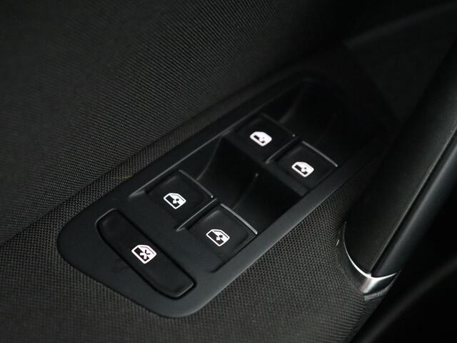 Volkswagen GOLF Variant 1.5 TSI Highline Business R | Trekhaak | Virtual Cockpit | Carplay | Camera | Adaptive cruise | DAB | Climate control