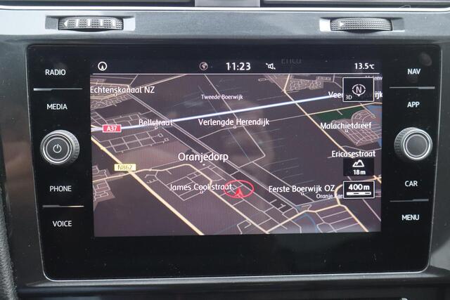 Volkswagen GOLF 1.4 TSI Highline Navigatie, Camera, Stoelverwarming, Lichtmetalen wielen, Adaptieve cruise control, Elektrische ramen