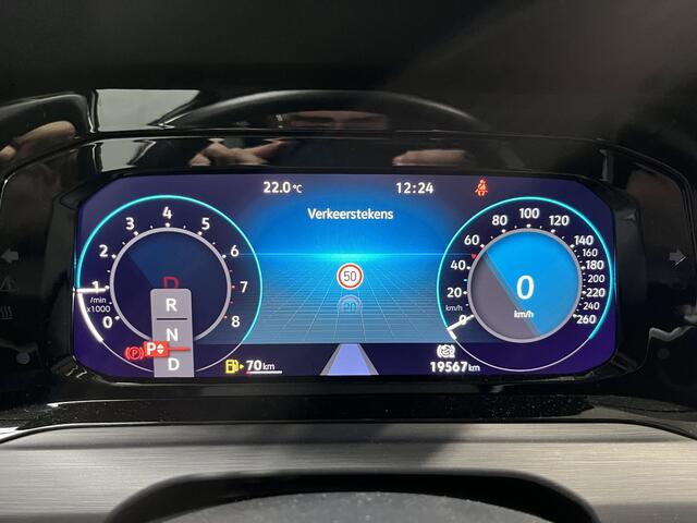 Volkswagen GOLF 1.5 eTSI Style / AUTOMAAT/ PARK. SENSOREN/ IQ. LIGHT/ MEMORY SEATS/ ERGO ACTIVE/ DIGITAL DASHBOARD/ STOEL-STUURVERWARM./ ADAPT. CRUISE/ APP CONNECT/ NAVI/ CLIMA/ DAB