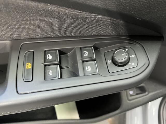 Volkswagen GOLF 1.4 eHybrid GTE / AUTOMAAT/ 245 PK/ CAMERA/ PARK. SENSOREN/ IQ. LIGHT/ STOEL-STUURVERWARM./ ADAPT. CRUISE/ APP CONNECT/ NAVI/ CLIMA/ DAB/ 18" LMV