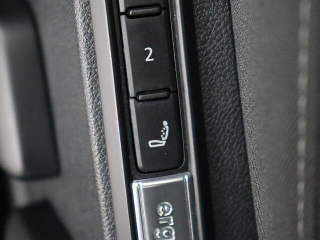 Volkswagen GOLF 1.5 TSI | Carplay | Navigatie | Sfeerverlichting | Memory | Sportstoelen | Stoelverwarming | LED | Lane assist | Adaptive cruise | Climate control