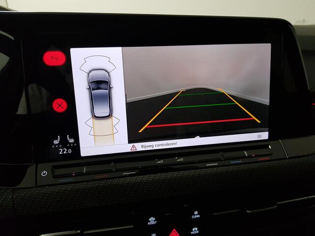 Volkswagen GOLF 1.5 eTSI 150pk DSG R-Line | Navigatie | Climate Control | Camera | Parkeer sensoren | Led+IQ light | 18"Lichtmetalen Velgen | Trekhaak | Winter pakket | Digitale Cockpit