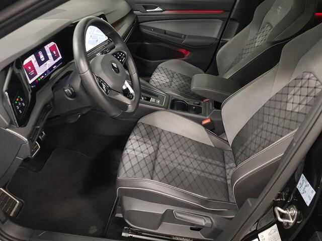 Volkswagen GOLF 1.5 eTSI 150pk DSG R-Line | Navigatie | Climate Control | Camera | Parkeer sensoren | Led+IQ light | 18"Lichtmetalen Velgen | Trekhaak | Winter pakket | Digitale Cockpit