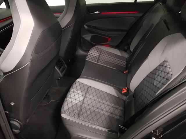 Volkswagen GOLF 1.5 eTSI 150pk DSG R-Line | Navigatie | Climate Control | Camera | Parkeer sensoren | Led+IQ light | 18"Lichtmetalen Velgen | Trekhaak | Winter pakket | Digitale Cockpit