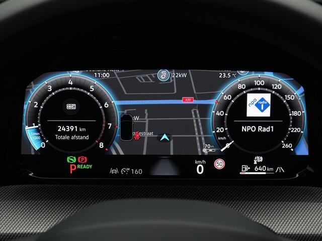 Volkswagen GOLF 1.5 eTSI 150 pk DSG R-Line Edition | Panoramadak | Head-up display | Stoel-/stuurverwarming | IQ Light | Achteruitrijcamera | Sportstoelen | 18 inch
