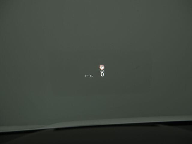 Volkswagen GOLF 1.5 eTSI 150 pk DSG R-Line Edition | Panoramadak | Head-up display | Stoel-/stuurverwarming | IQ Light | Achteruitrijcamera | Sportstoelen | 18 inch