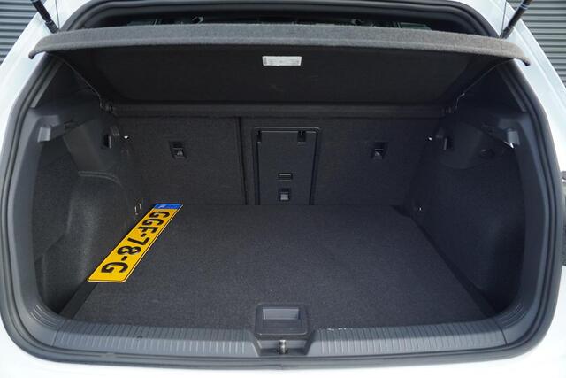 Volkswagen GOLF 2.0 TSI R 4Motion / Pano / Akrapovic / DCC / Stoelklima