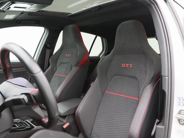 Volkswagen GOLF 2.0 TSi 300 Pk GTi Automaat Clubsport | Panorama Dak | Camera | Digitale Cockpit | Leer/Alcantara | Full Led | Navigatie | 19 Inch | 31.192 Km!!