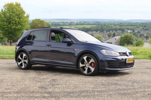 Volkswagen GOLF GOLF 7 GTI 2.0 PERF DSG /Panorama dak/ VW dealer onderhouden