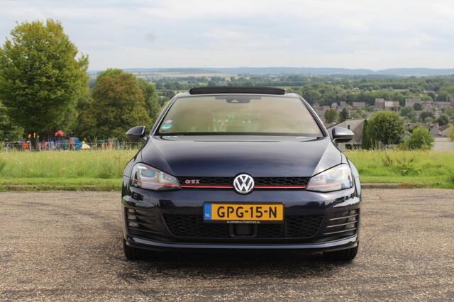 Volkswagen GOLF GOLF 7 GTI 2.0 PERF DSG /Panorama dak/ VW dealer onderhouden