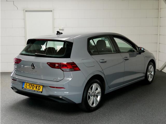 Volkswagen GOLF 1.0 eTSI Life Navi/Sfeer/VC/CAM/Carplay (all-incl. prijs)