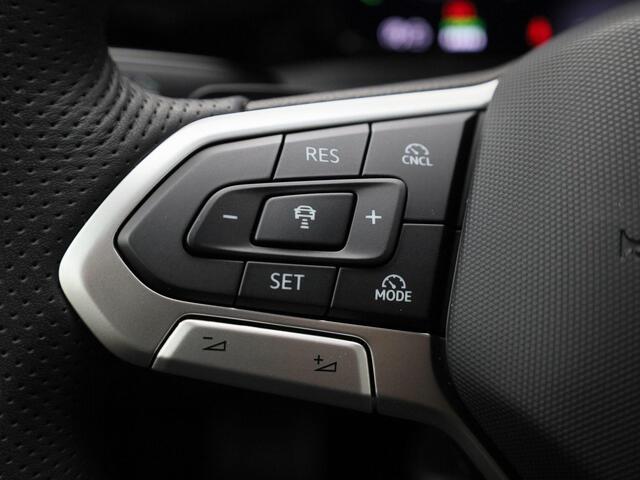 Volkswagen GOLF 1.5eHybrid 200kW/272PK GTE DSG · Panoramadak · Trekhaak · 360°Camera + Parkeersensoren · Head-up display · Garantie tot februari 2030 of 100000km