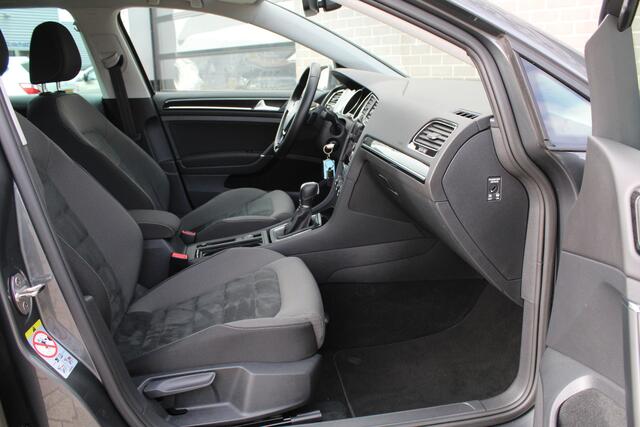Volkswagen GOLF 1.5 TSI Highline / Carplay / Camera / Automaat