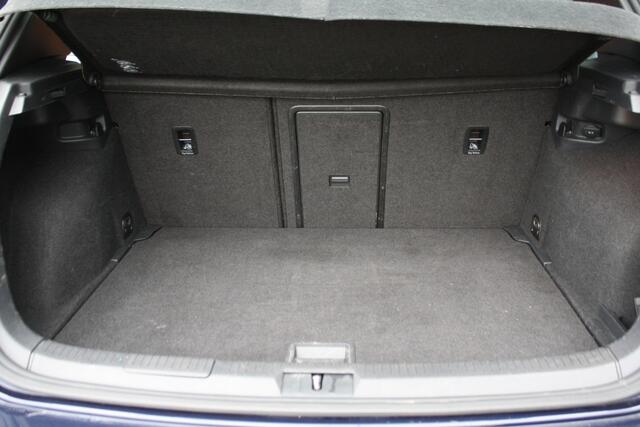 Volkswagen GOLF 1.2 TSI Business Edition Connected - PANO - LEDER- TREKHAAK - NAVIGATIE - CAMERA