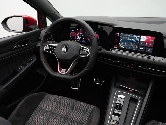 Volkswagen GOLF 2.0 TSI GTI | Panoramadak | IQ Light | Head-up display | Sportonderstel | 19 inch