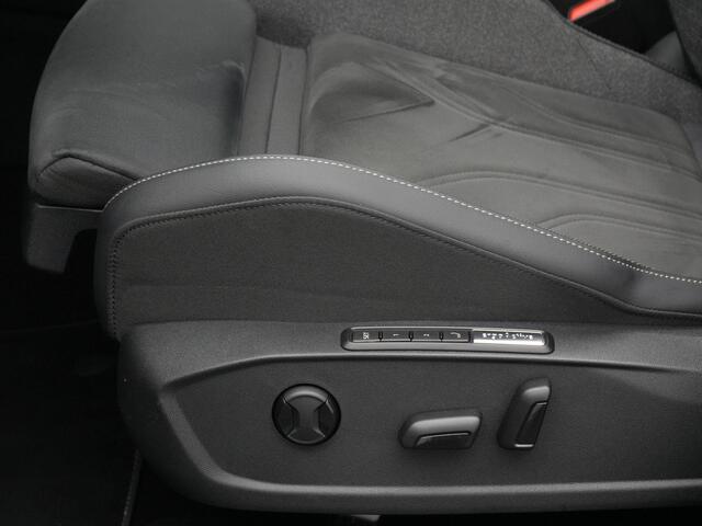 Volkswagen GOLF 1.5 TSI 150 pk Style | Panoramadak | IQ Light | Harman Kardon sound | Rondomzicht camera | Stoelverwarming | 18 inch