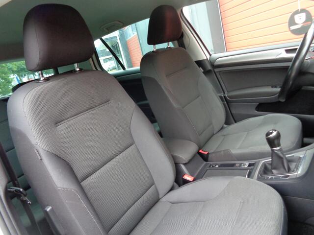 Volkswagen GOLF 1.6 TDI Connected Series 110PK Clima Cruise Navi Trekhaak