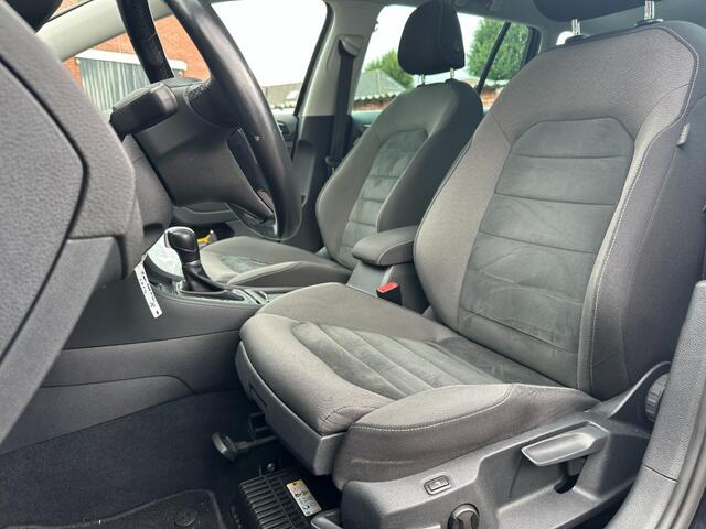 Volkswagen GOLF 1.5 TSI Highline Panoramadak Virtual Afneembare Trekhaak ACC