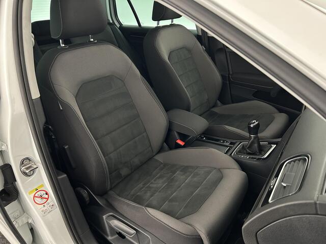 Volkswagen GOLF 1.5 TSI 150pk R-Line Highline Trekhaak Camera Virtual Cockpit Panoramadak Navigatie