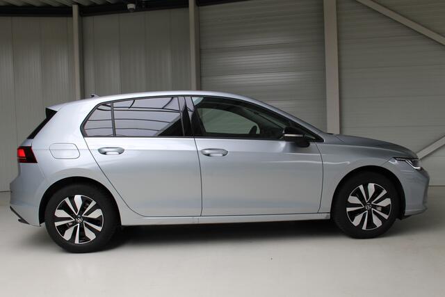 Volkswagen GOLF 1.5 TSI Life Navigatie | 16"Velgen | Dodehoek assistent | Stoelverwarming | Led verlichting