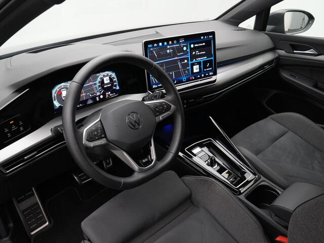 Volkswagen GOLF 1.5 eTSI 150 pk DSG | Edition 50 Anniversary | Panoramadak | Rondomzicht camera | Stoelverwarming | IQ Light | Head-up display | 18 inch