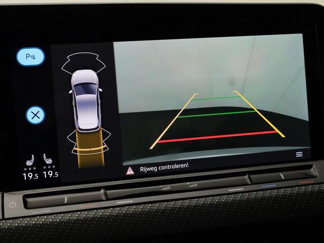 Volkswagen GOLF 1.5eTSI/150PK R-Line Blackstyle DSG · Panoramadak · Trekhaak · Camera + Parkeersensoren · Garantie tot december 2025