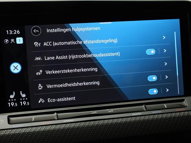 Volkswagen GOLF 1.5eTSI/150PK R-Line Blackstyle DSG · Panoramadak · Trekhaak · Camera + Parkeersensoren · Garantie tot december 2025