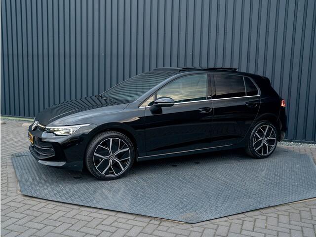 Volkswagen GOLF 1.5 eTSI 50 Jaar Edition | Panodak | Stoelgeheugen | Trekhaak Elk. Wegkl. | Harman/ Kardon | Prijs Rijklaar!!