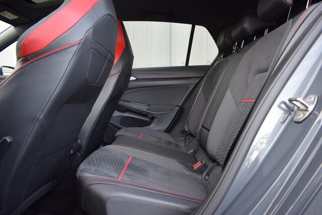 Volkswagen GOLF 2.0 TSi 300pk GTI Clubsport Panoramadak | IQ LED | Virtual | Sfeerverlichting | Carplay | Velours