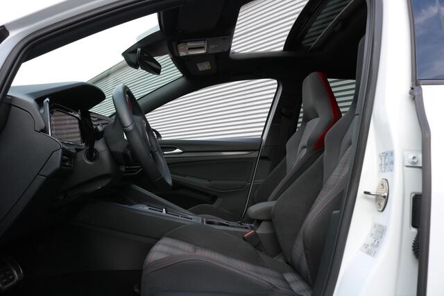 Volkswagen GOLF 2.0 TSI GTI DSG (Panoramadak Carplay ACC Camera Keyless IQ-Light 19InchLMV Pdc V+A PrivacyGlass)