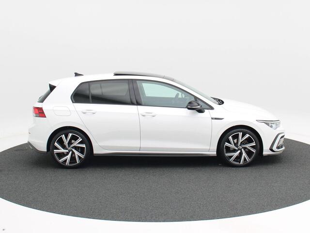 Volkswagen GOLF 1.5 eTSi 150 Pk Automaat R-Line Business+ | Panoramdak | Adaptive Cruise | Full LED | Camera | Parkeersensoren | Carplay | 18 Inch | 51.320 Km