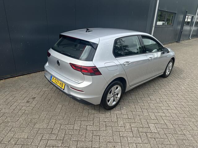 Volkswagen GOLF 1.0 eTSI Life Business