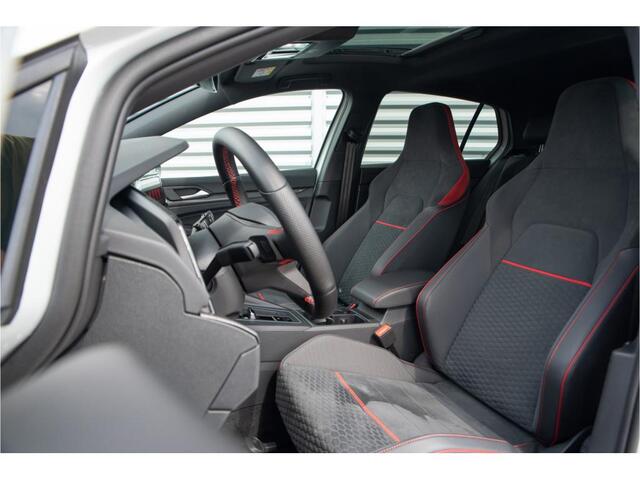 Volkswagen GOLF 2.0 TSI GTI Clubsport IQ Ligt Panoramadak Harman/Kardon Dodehoek Keyless Stuurverw.