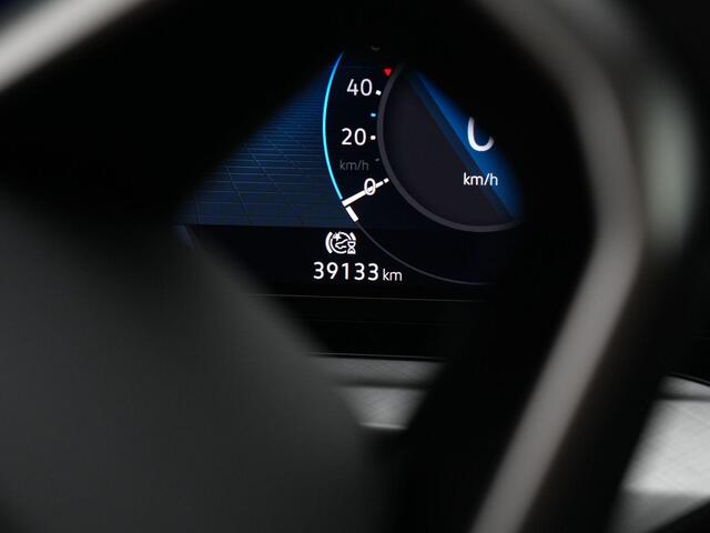 Volkswagen GOLF 1.0 eTSI 110 pk DSG Life | Stuur-/stoelverwarming | Achteruitrijcamera | Navigatie | Adaptive Cruise